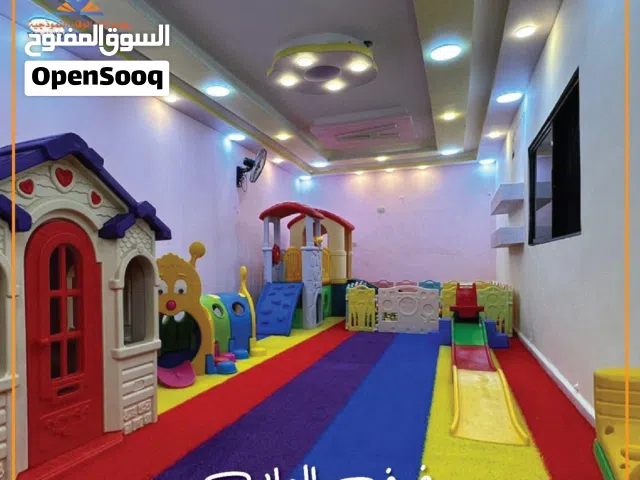روضة كاملة للبيع برخصتها وعفشها