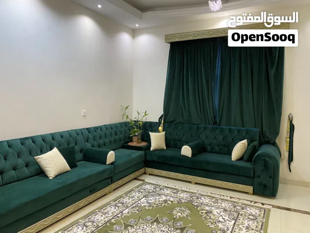 للبيع مجلس عربي/تركي راقي جداً بلون أخضر زمردي وذهبي