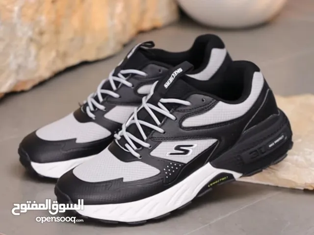 حذاء رياضي عملي وأنيق