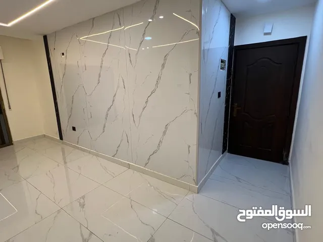 شقة مميزة جدًا للبيع / شارع الجامعة الجبيهة اشارة المنهل طابق الثالث