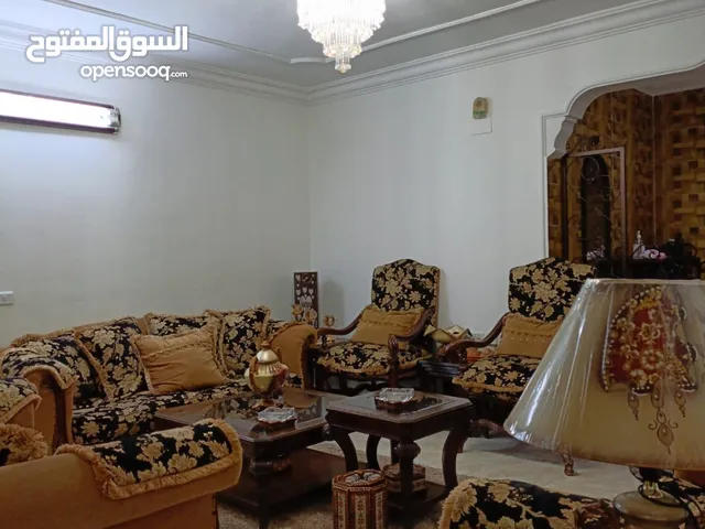 132 m2 5 Bedrooms Apartments for Sale in Zarqa Al Autostrad