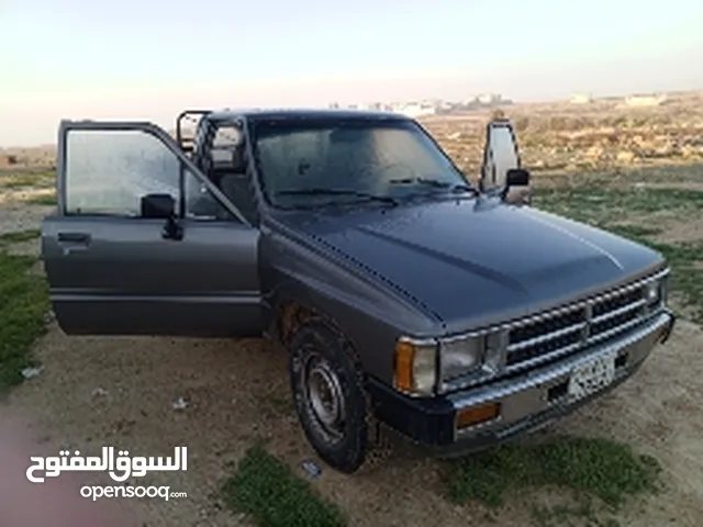 Toyota Hilux 1987 in Zarqa