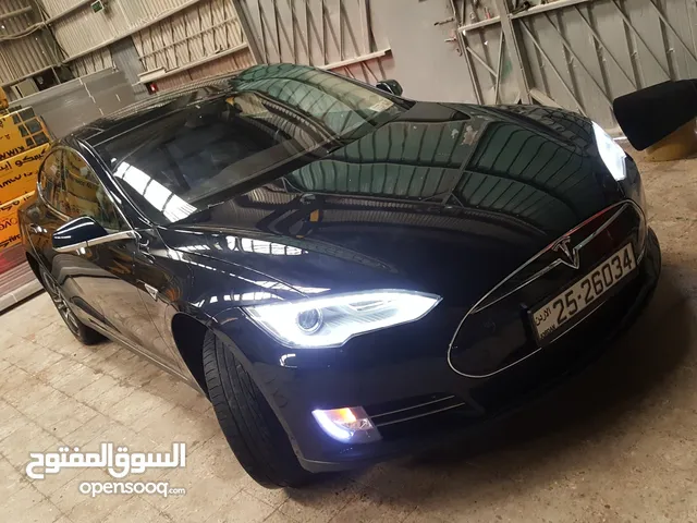 Tesla Model S 2013 in Amman