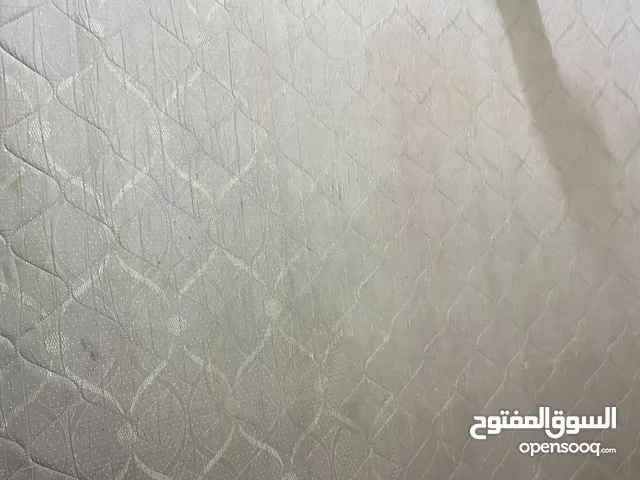 مرتبة كنج 180x200 مجانية في المويجعي King mattress 180x200 for free