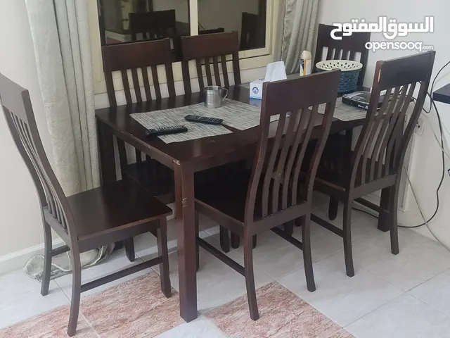 6 seater dinning table in good condition no delivery,its wooden table
