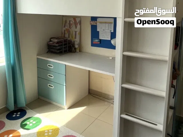 ايكيا- سرير علوي و مكتب و وحده ارفف و دولاب و مرتبة