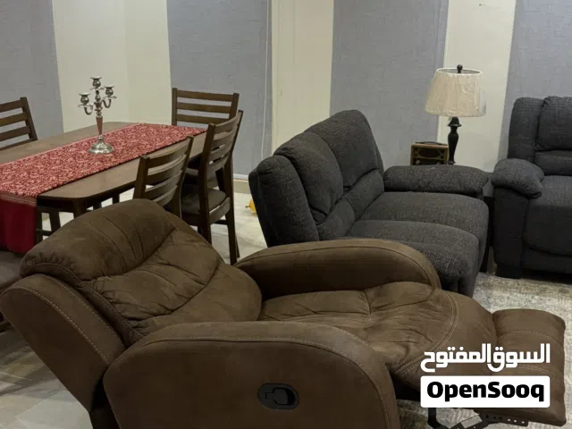 للبيع: كرسي استرخاء (Recliner) من هوم سنتر بحالة ممتازة