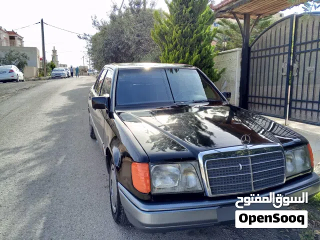 1990 مرسيدس بنز الفئة-E E 200