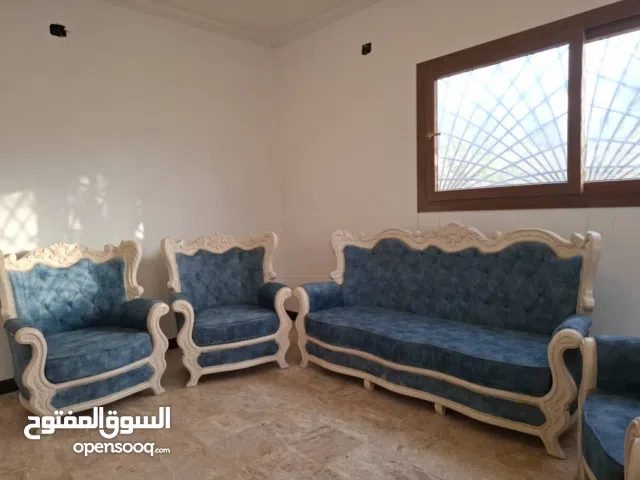 صالون أزرق فاخر - جديد كليا ولم يستعمل نهائيا و مع الشاري ما انقصروش بأذن أللّه