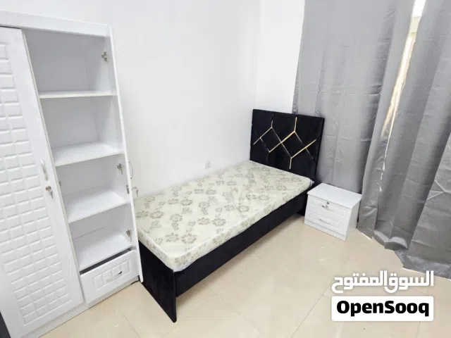 مشاركة سكن داخل فيلا . أول ساكن بجوار جميع الخدمات . جميع الأغراض جديده لم تستخدم .