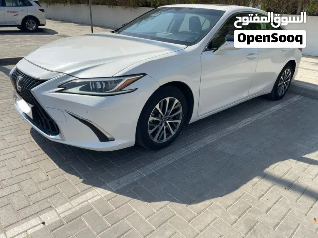 4 Lexus's ES300 h for Sale (black and white)