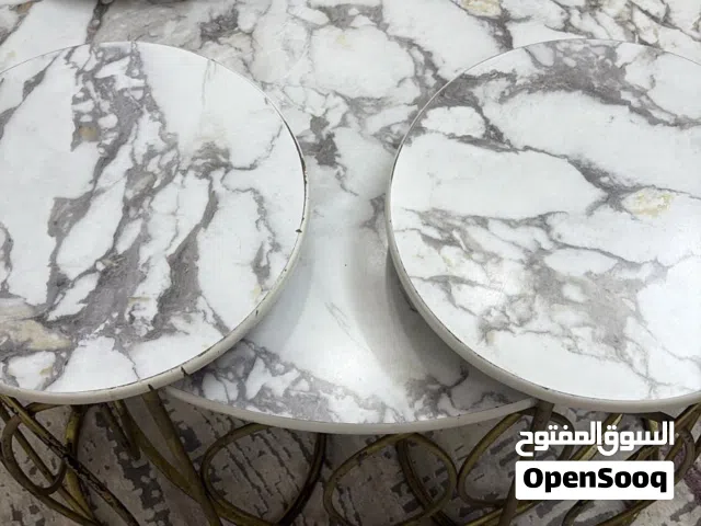 طاوله كبيره مع أربعه صغار