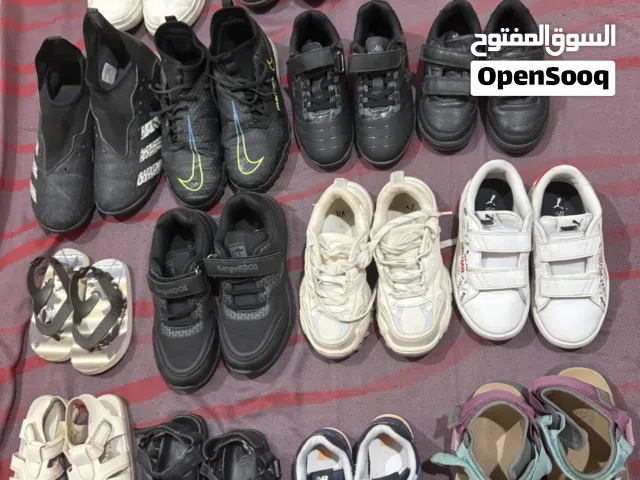 أحذية أطفال براندات مختلفة و مقاسات مختلفة