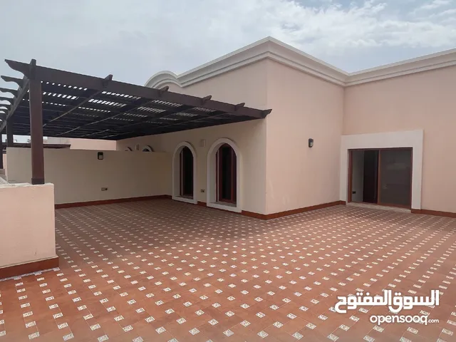 Upscale 4 Bedroom Villa in Al Ghubrah North