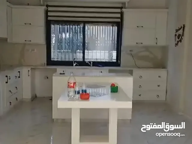 فرصه ذهبيه لامتلاك فيلا حجر ثلاث طوابق  كل طابق 200م2