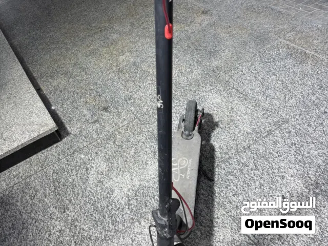 اسكوتر للبيع حالة جيدا وبيشتغل بلتوث في سماعة