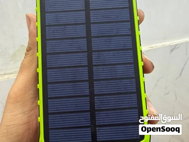 باور بنك يشحن على الطاقة الشمسية والحركية والكهربائية