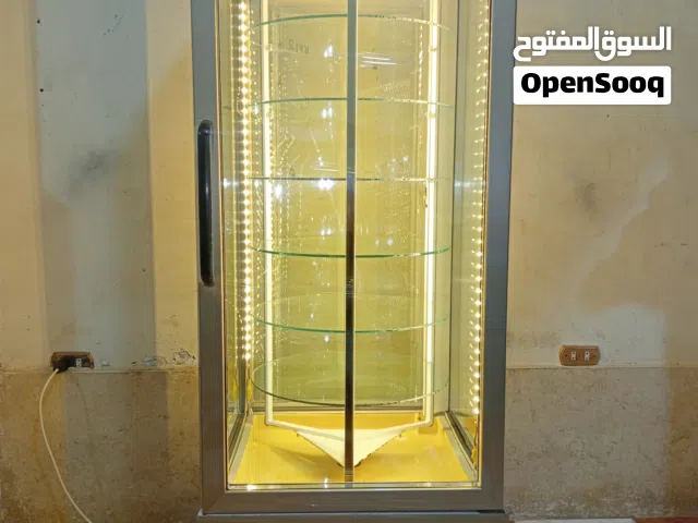 ثلاجة عرض مستورده ايطاليه ( دوار ) بحالة الزيرو استخدام ايطالي وماتحطش فيها مفك