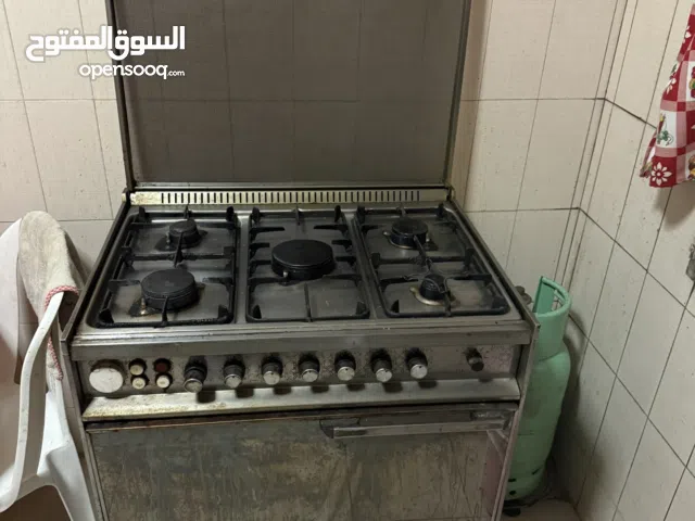 غاز يونيفرسال 5 عيون + فرن(شواية علويه وسفليه) – شغال ممتاز