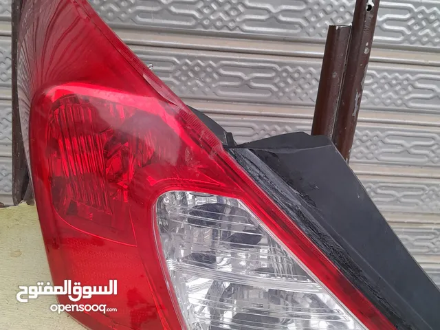 فانوس سيارة نسان صني خلفي