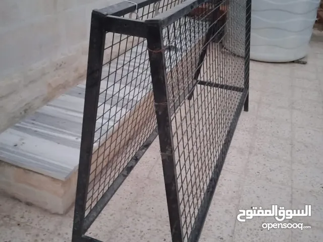 قفص حديدي بحالة الوكالة