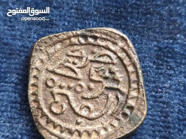 عملات معدنية وطوابع بريدية لدول مختلفة حول العالم ، جميلة وقديمة