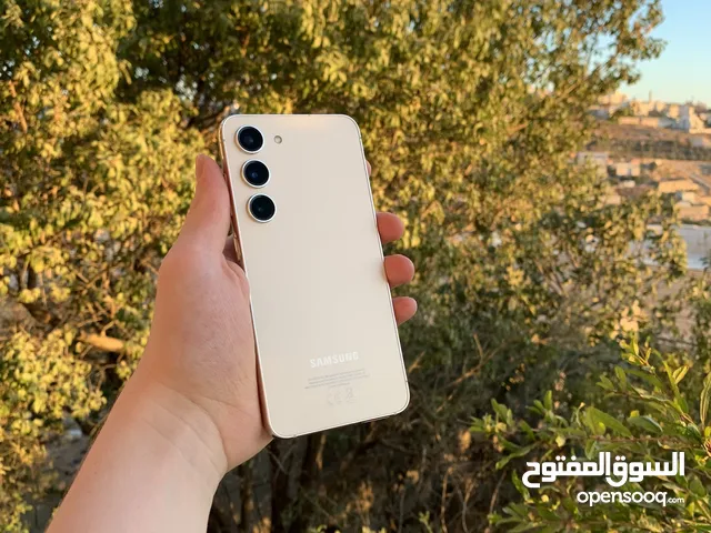 سامسونج جالاكسي اس 23 عادي 128 جيجا الرام 8 جيجا جهاز شبه كرتونة يعني لزقته لسا عليه جهاز ولا ارتب