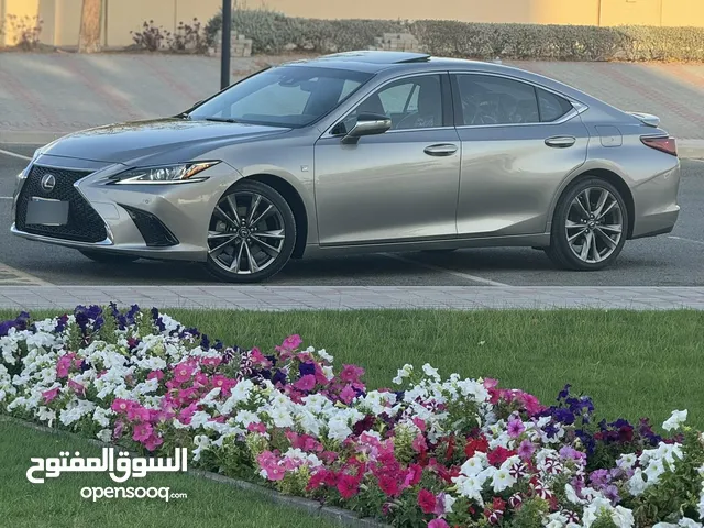 Es350 F sport بدون خروج ايرباقات+ حادث بسيط +ممشى 56 الف ميل