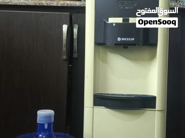 كولر ماء سيزلر  SIZZLER الأصلي أقل سعر بالسوق  بحالة ممتازة حامي بارد ثلاجة مع قارورتين ماء