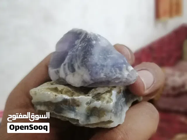 عقيق بنفسجي خام