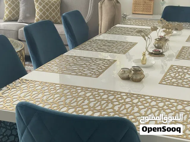 طاولة طعام