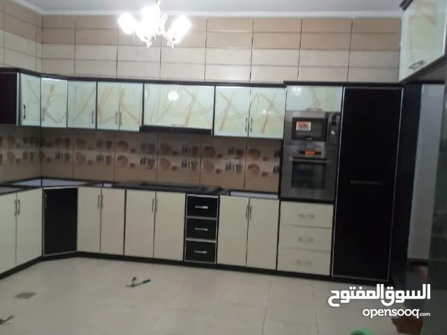 فني المنيوم او مشرف المنيوم