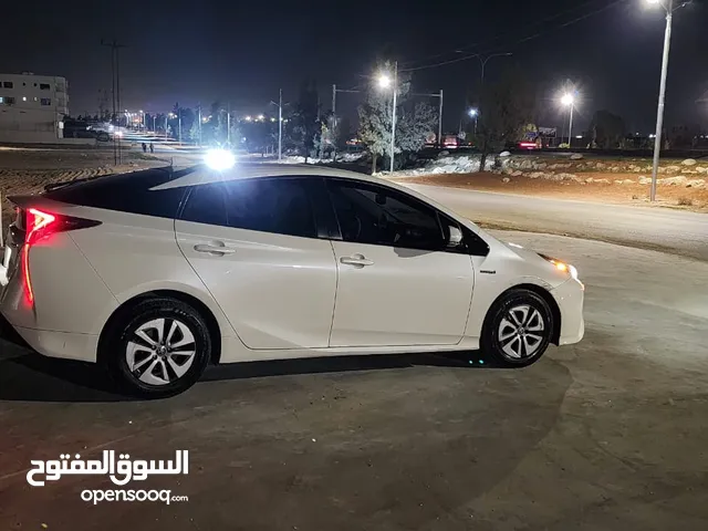Toyota Prieus 2016