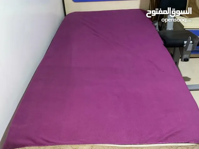 سرير نفر بريطاني شركه KONFOR مع الفرش والكمودينو