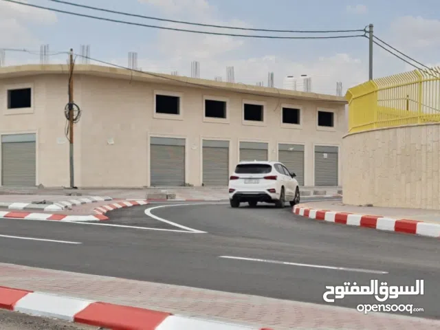 مخازن مكونة من طابقين - مساحات متعددة في اريحا شارع عمان الرئيسي قرب الاستراحة