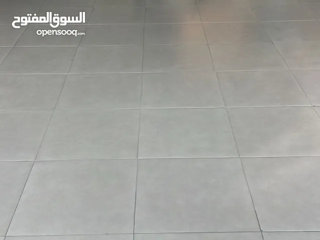 معارض فاخرة جدا للايجار في أفضل مواقع شارع وادي صقرة الرقم المرجعي : 3693