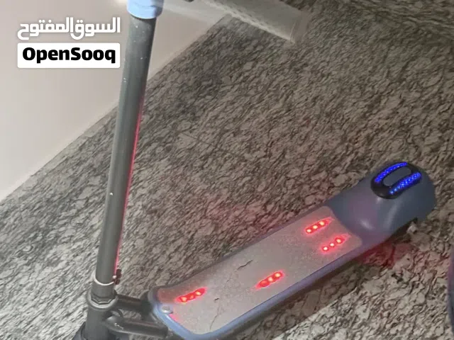 سكوتر كهربائي لون ازرق