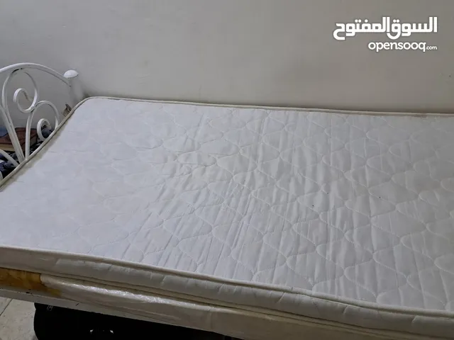 سرير مفرد دور واحد.