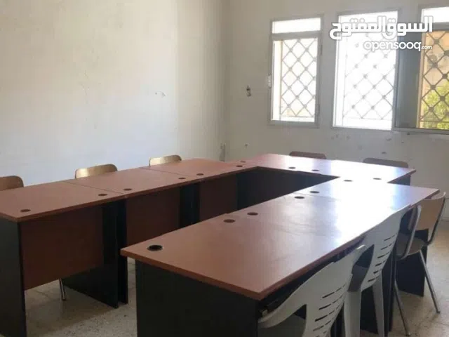 طاولات كمبيوتر للبيع