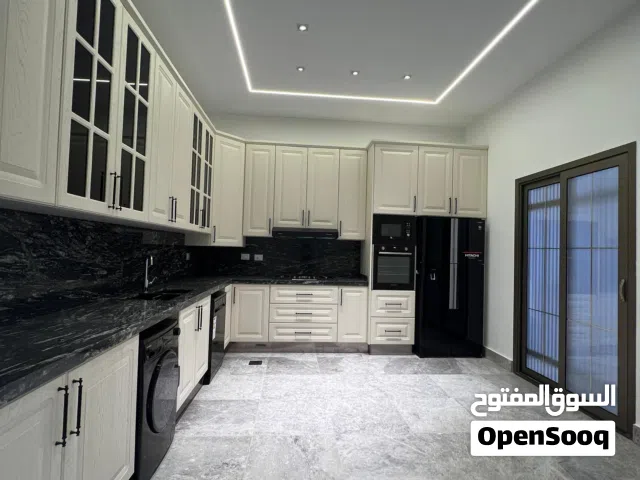 750 m2 More than 6 bedrooms Villa for Rent in Benghazi Lebanon District