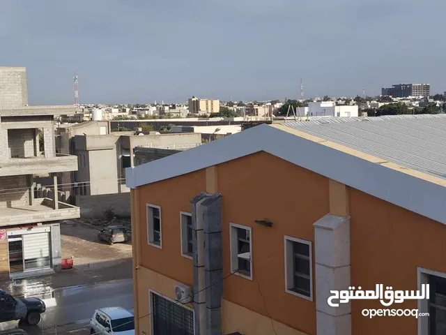 شقة عظم في دور الثالث علوي شقة علي الشارع مركبات موقع ممتاز شاورعها قطران