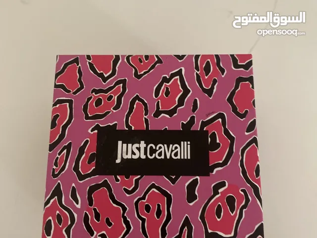 ساعتين للبيع واحد رجالي والثاني نسائي واحد جلد واحد حديد