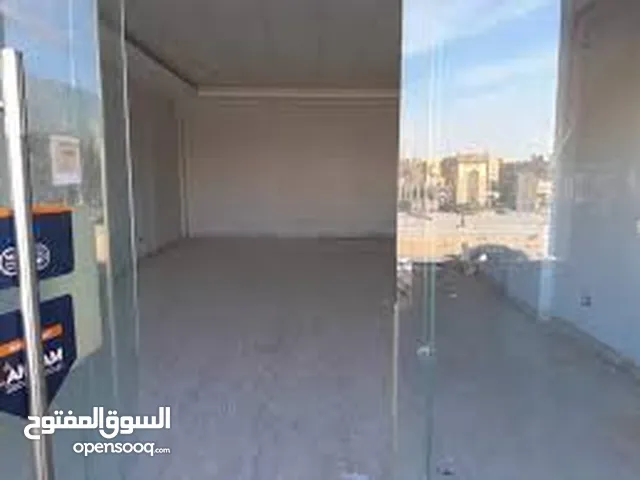 قاعة تصلح معرض / مشغل / أو مخزن