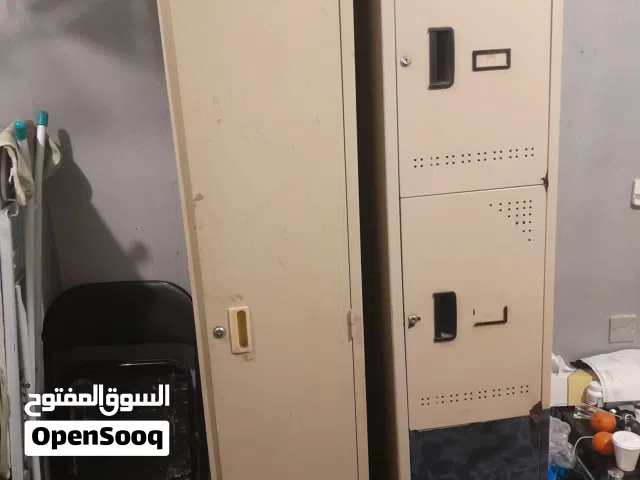 خزانتين حديد 3 ارفف واخر رف واحد