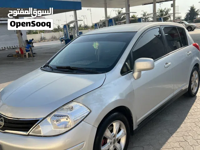 2012 نيسان فيرسا Standard