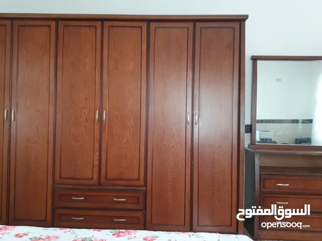 غرفة نوم خشب لاتيه و زان بحالة ممتازة
