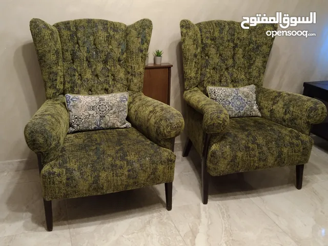 طقم كنب 7 مقاعد لون أخضر بحالة جيدة جدا