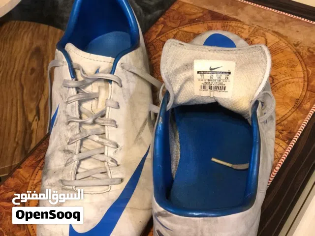 احذية رياضية كرة قدم