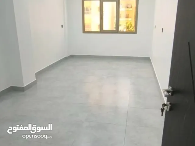 للايجار 4 شقق في حولي تتكون من غرفتين وصاله وحمام ومطبخ تشطيب جديد أول ساكن عائلات فقط الايجار 300