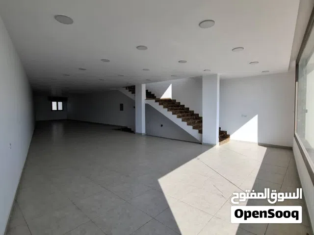 مبني تجاري للإيجار الشهري - رئيسي عين زارة قرب النصب التذكاري موقع تجاري ممتاز